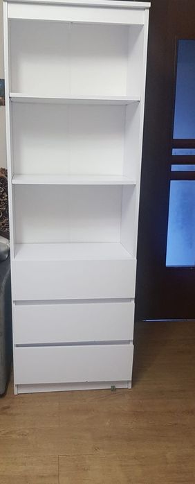 Slupek z szufladami