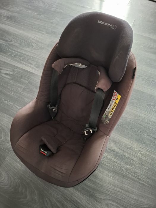 Cadeira auto e Isofix Bebeconfort em bom estado