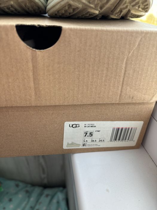 Продам оригинальные кросовки Ugg 38.5