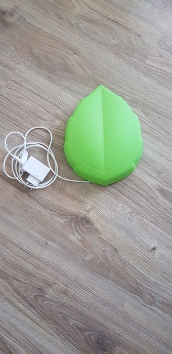 Urocza lampka ścienna LED Ikea Upplyst kształt  listka