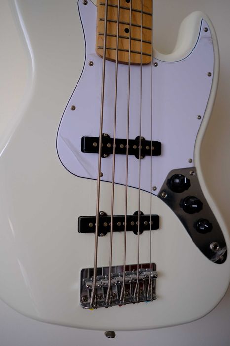 Squier Fender Jazz Bass 5 cordas