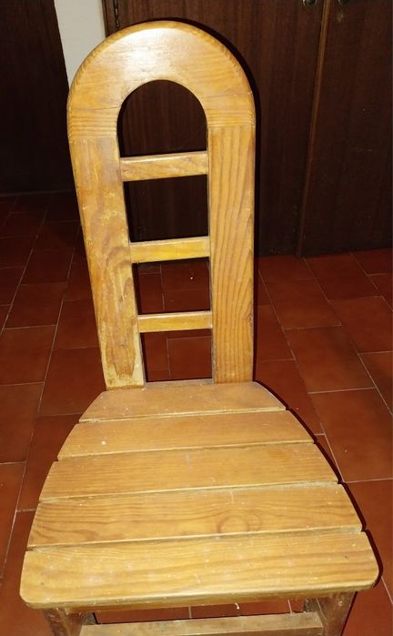 Cadeiras em madeira