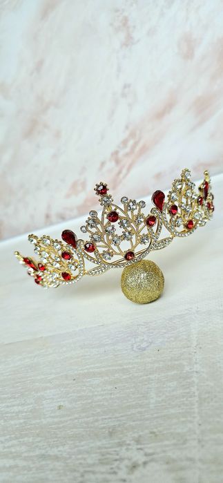 Корона діадема, обруч принцессы с камнями, прикраса на голову, тіара.