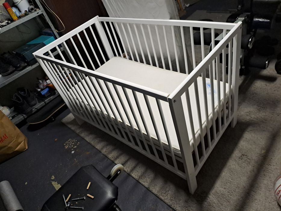 Łóżeczko dzieciece plus 2 materace