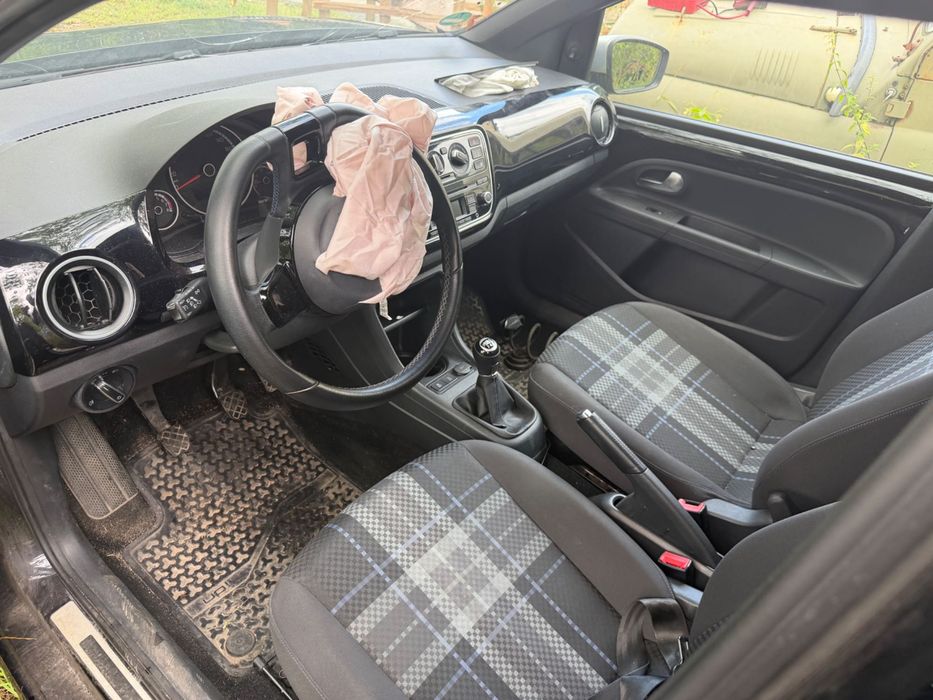 Uszkodzony Volkswagen UP 2015 rok 1.0 MPI/Wersja „CLUB”