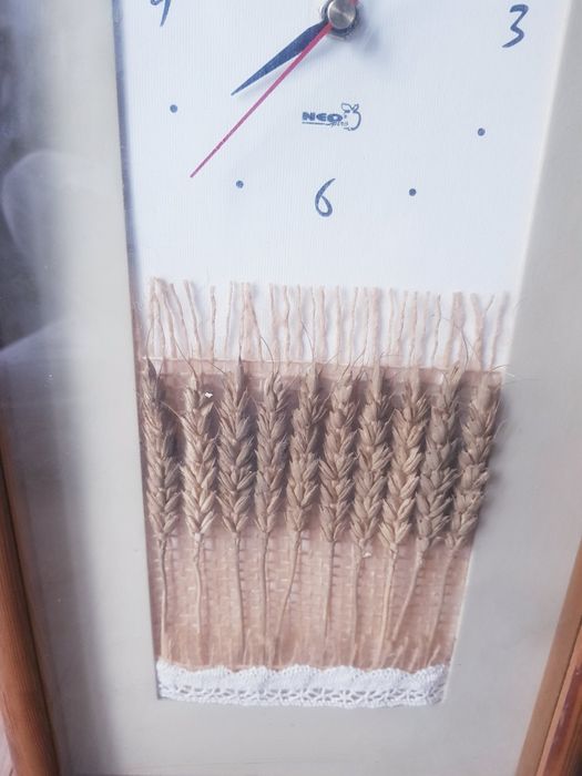 Zegar ścienny w drewnianej oprawie marki Neo Spiro