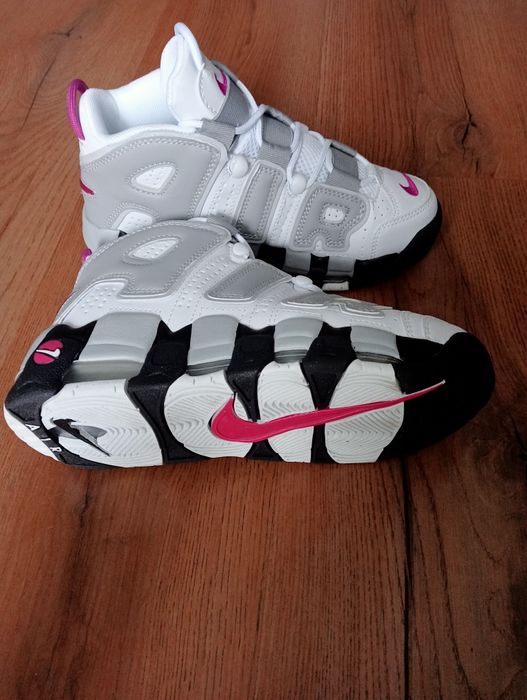 Продам кроссовки Nike