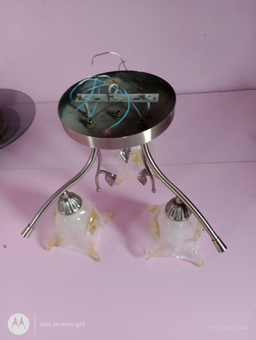 Lampa wisząca złota z trzema kloszami