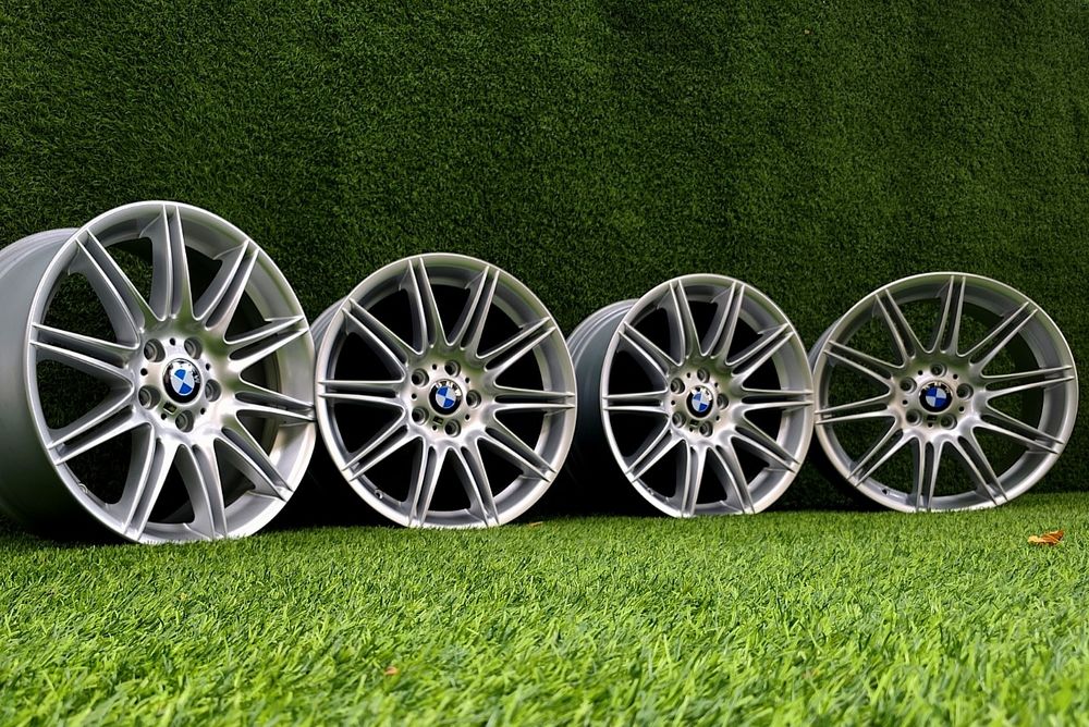 Jantes 19 bmw originais pack M style 225 rigorosamente novas Dupla medida saíram originalmente E90 E91 E92 E93  mas compatível com vários modelos bmw
