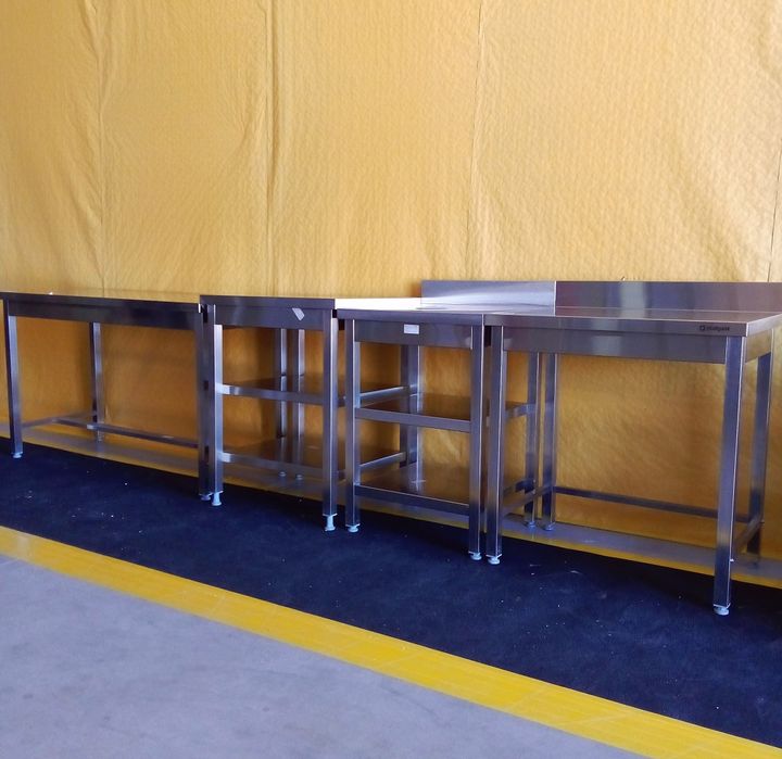 Mesas de Parede e Centrais em Aço. Restauração