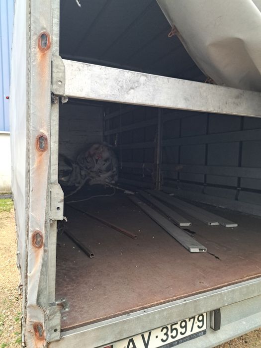 Atrelado com documentos