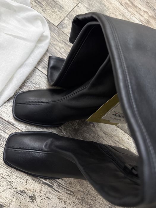 Шкіряні ботфорди Zara