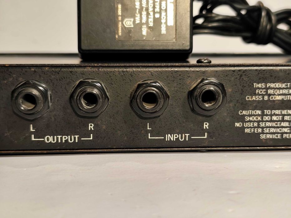 Cyfrowy 16 Bitowy procesor efektów gitarowych ,,ALESIS MIDIVERB II,,