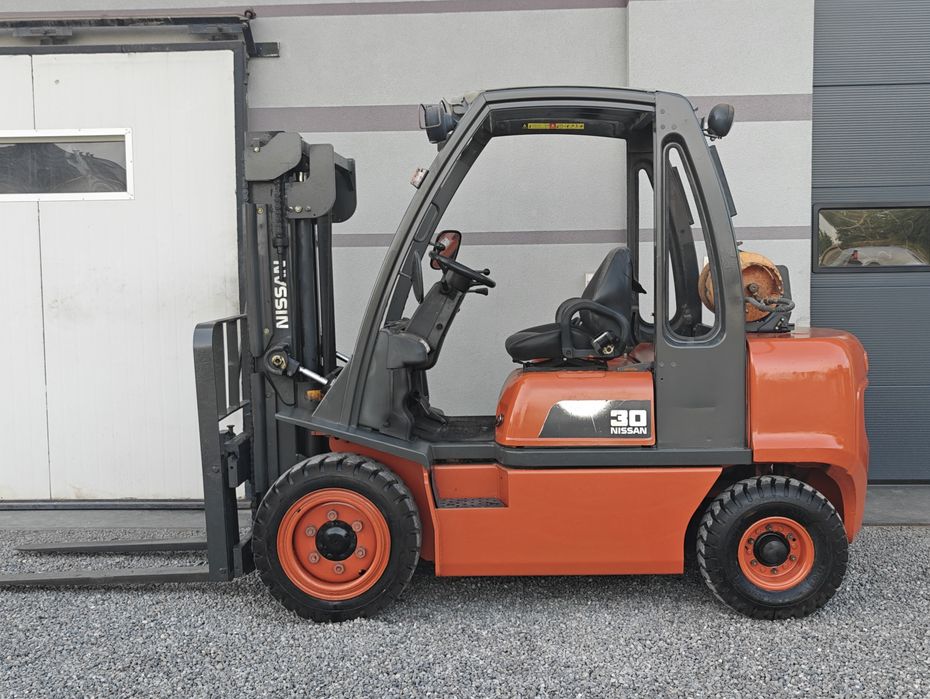 Wózek widłowy Nissan FG30 3T Lpg Pompowane Opony Przesuw Boczny