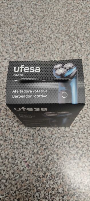 Ufesa AR3050 Máquina de Barbear Preta/Azul (Nova)
