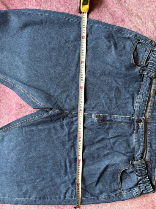 Jeansy w rozmiarze 48