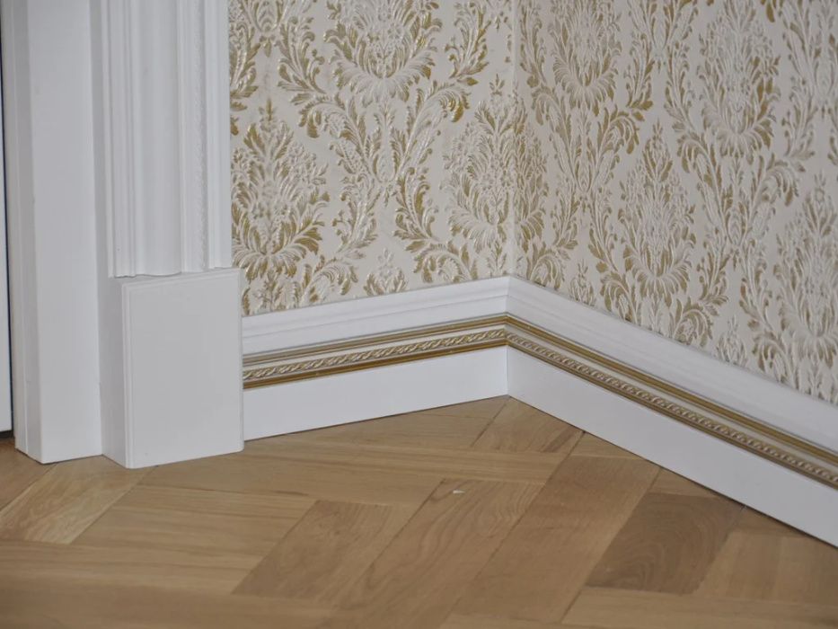 Установка плинтуса цена от 90, монтаж МДФ, дюрополимер, полиуретан
