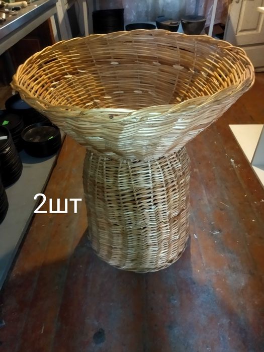 Плетині вазони, кошики під...