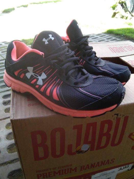 Under Armour adidasy