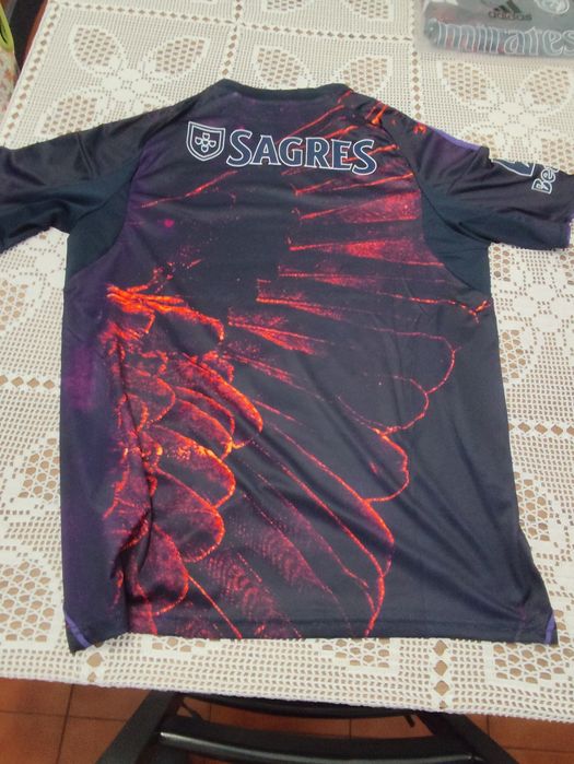 Camisola Benfica edição Vhils