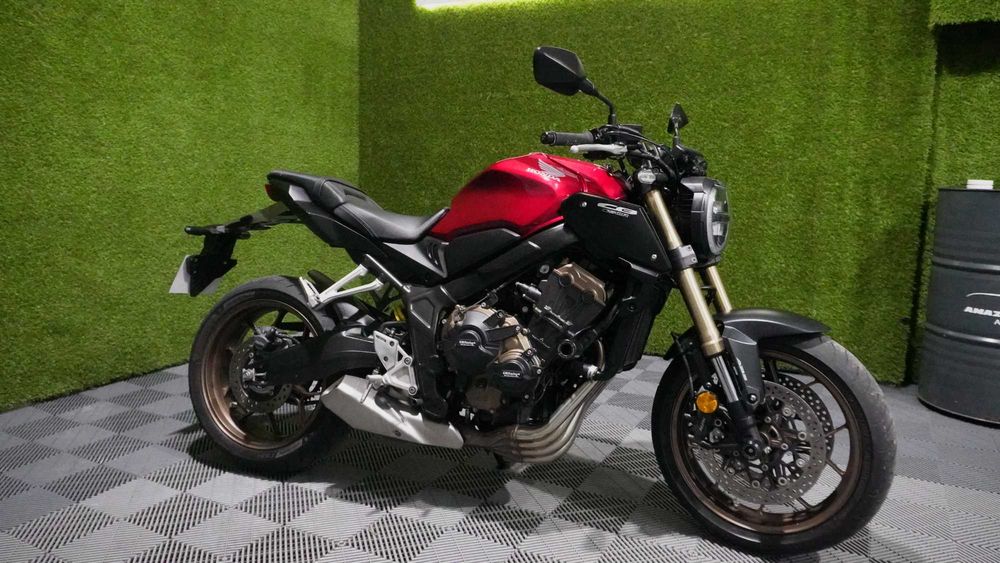 CB650R 2022 10.000 Kms! AKRAPOVIČ