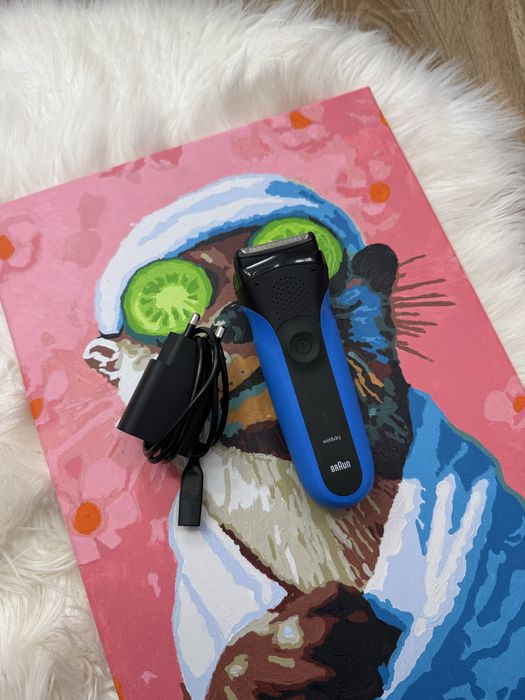 Електробритва Braun Series 3 310BT блакитна