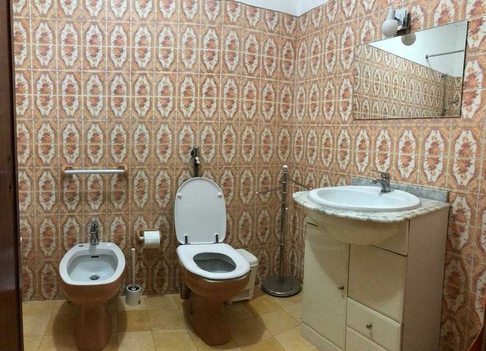 Arrendamento de quarto c/varanda na Rua do Almirante Cândido dos Reis