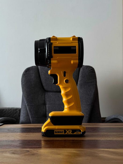 Pistolet Dmuchawa Do Czyszczenia Dachu Na Budowie POD AKU DEWALT