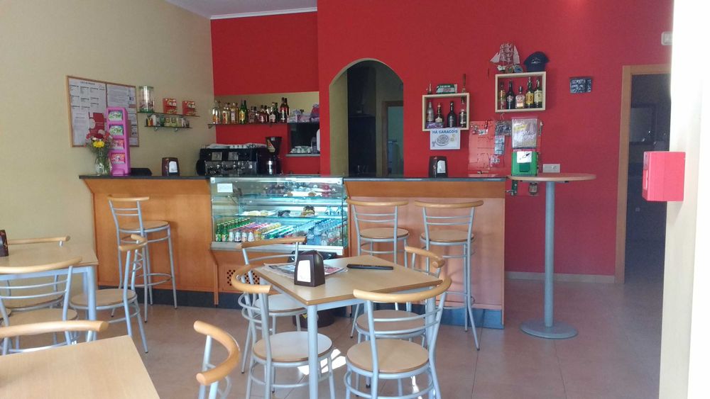 Arrenda-se café 'O Marinheiro'.