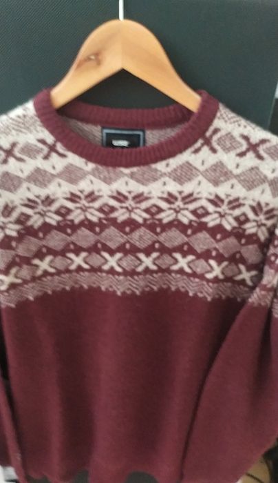 Camisola de malha cor de cereja