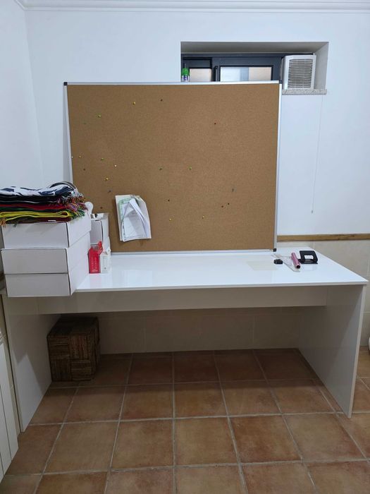 Mesa de Trabalho Branca em Madeira – 200x88x80 cm