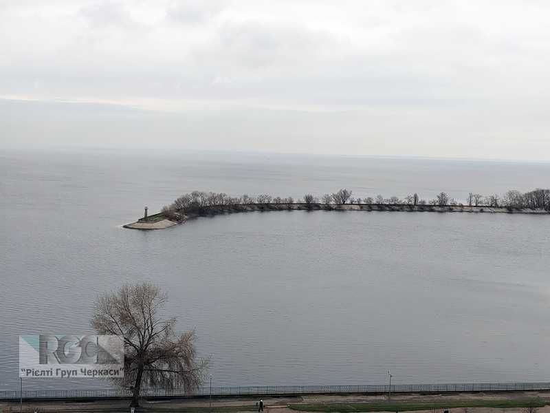 Продаж 1-но кімнатної квартири на Козацькій, 9 — вид на Дніпро