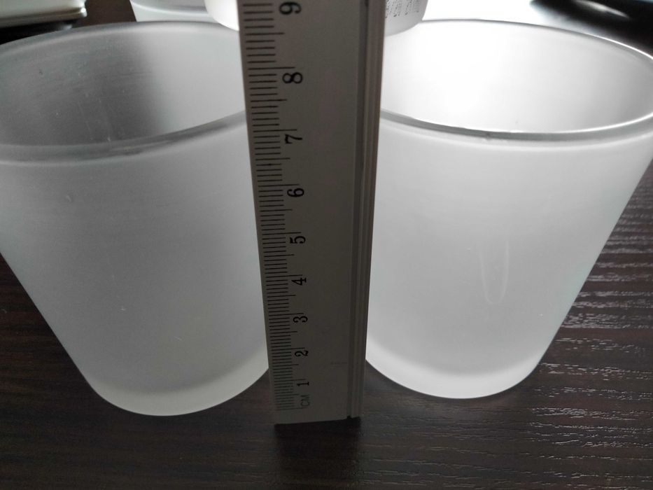 Komplet czterech świeczników z białego matowego szkła