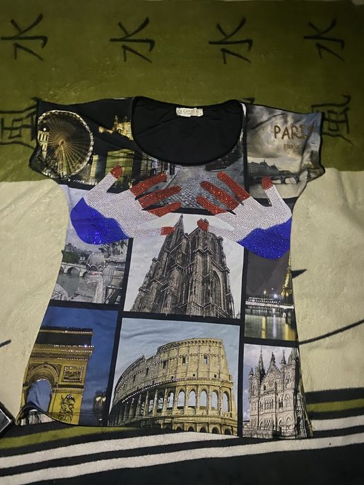 Жеская футболка. Жіноча з камінчиками