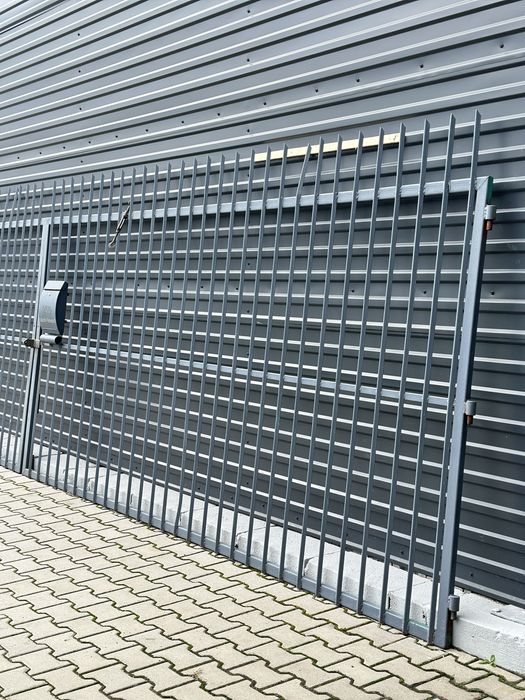 Brama dwuskrzydłowa stalowa 200 × 380 cm profil 50×30 mm