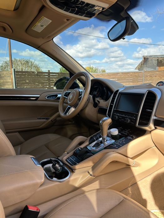 Продам porsche cayenne 2015 года 3.6 бензин
