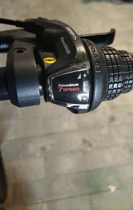 Rower górski KELLYS 21 biegów Shimano, amortyzator, błotniki – gotowy