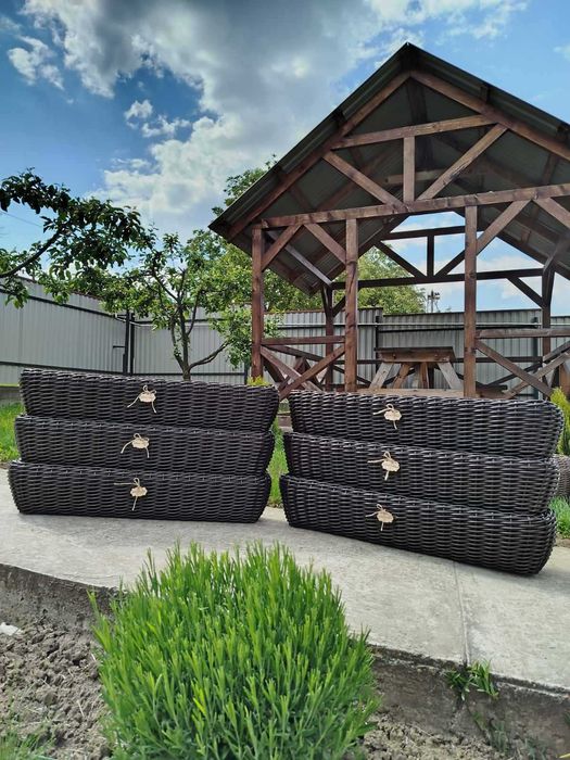 Кашпо з штучного ротангу