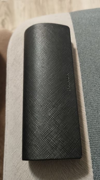 Oryginalne etui na okulary marki  Prada