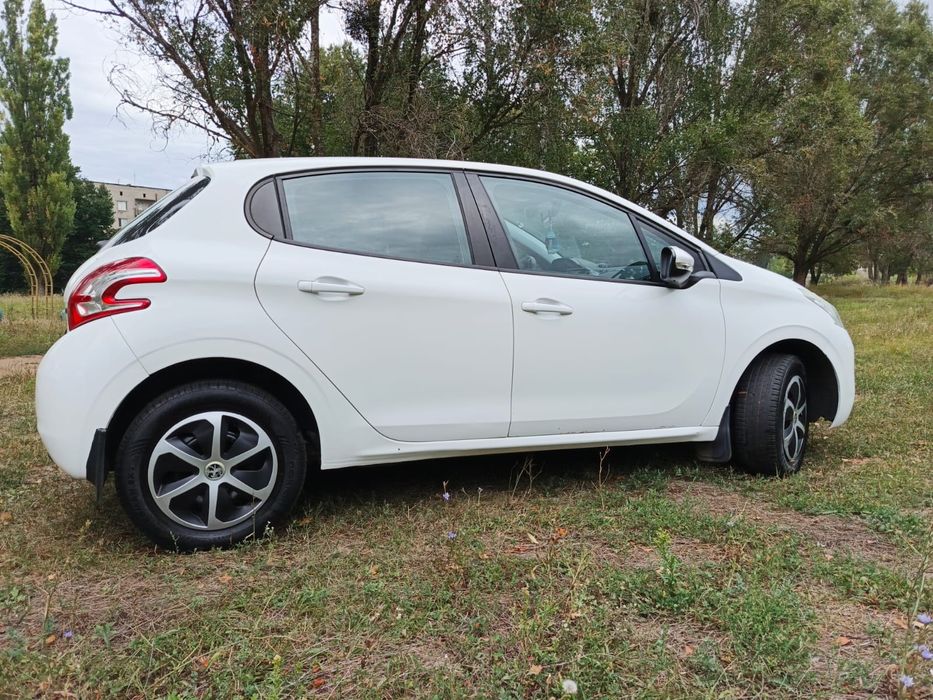 Продам авто Peugeot 208