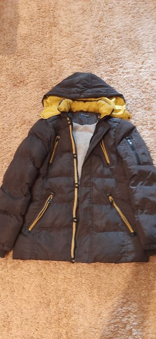 Пролам теплу зимову куртку на хлопчика 7-8 років