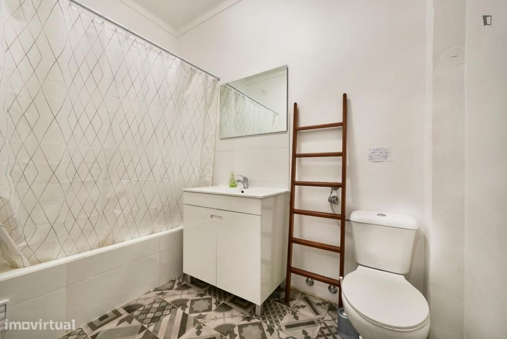 Quarto - localizado em Benfica Lisbon