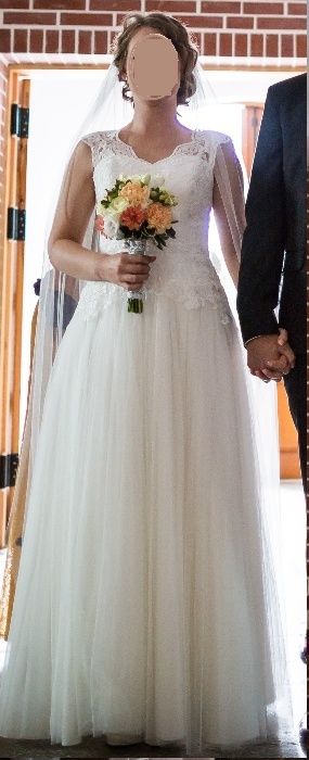 Piękna kremowa suknia ślubna z koronkami r. 36/38