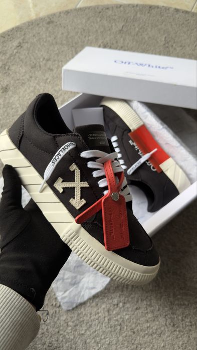 Off-White low vulcanized Black canvas tamanho 40