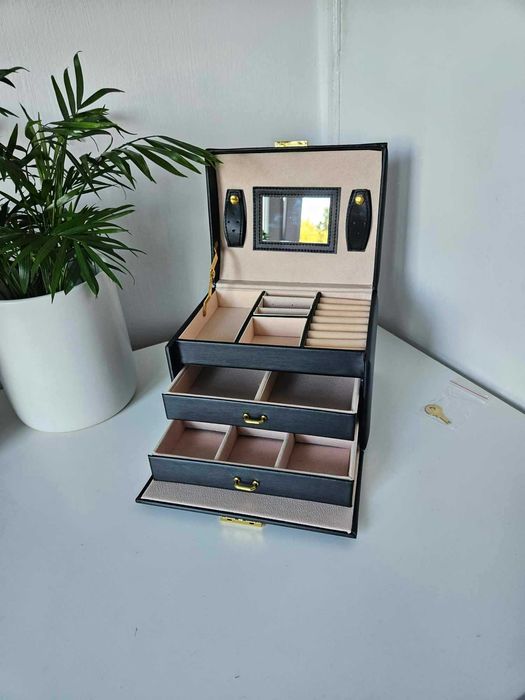 Kuferek na biżuterię organizer szkatułka na kolczyki czarny biżuteria