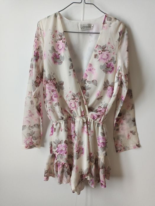 Macacão flores lilás