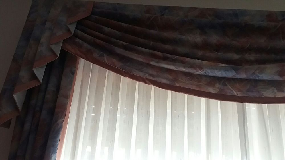 Cortinados. sanefa e ferragens