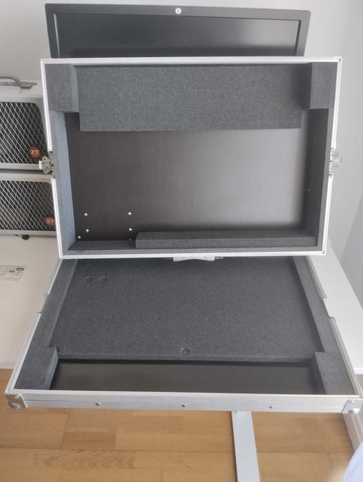 COMO NOVA!      Thon Case para Line6 Helix LT -