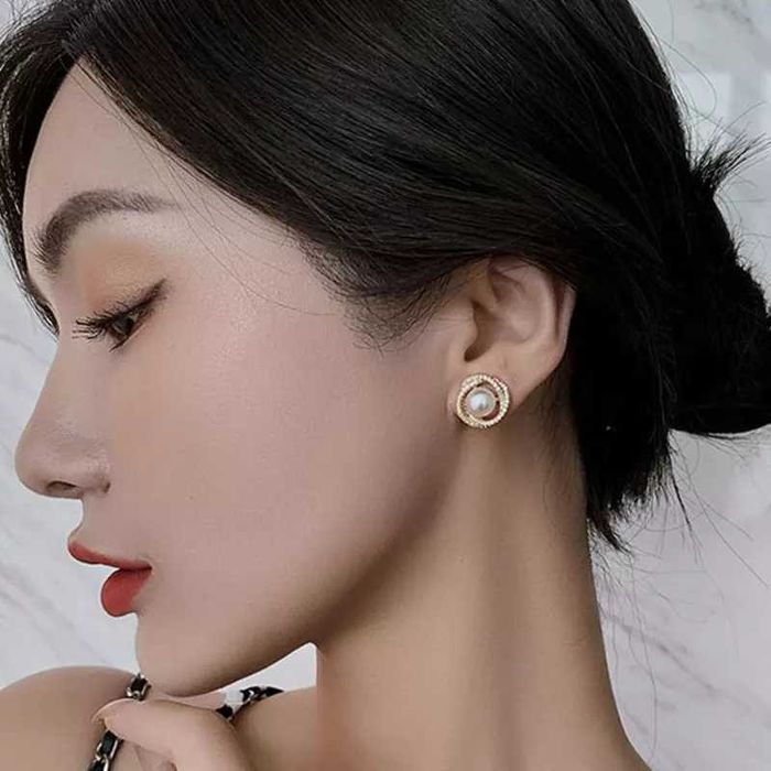 Kolczyki perełki w złotej oprawie