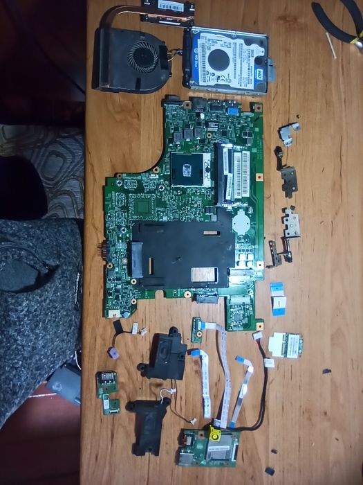 Запчастя до ноута LENOVO B590